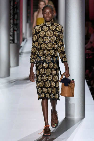 Look 19